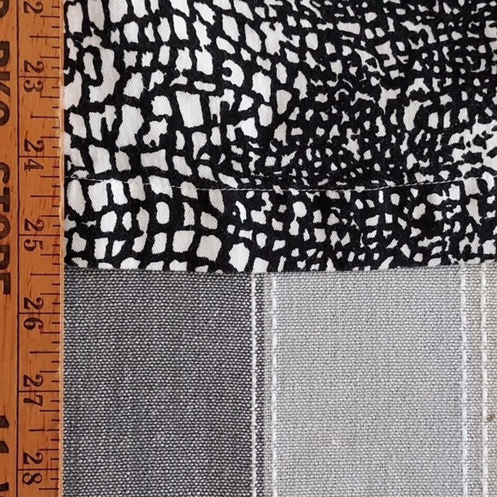 Chico's Design Women's 3 Lg‎ Shacket Black White Animal Print Button Lightweight - Picture 7 of 11